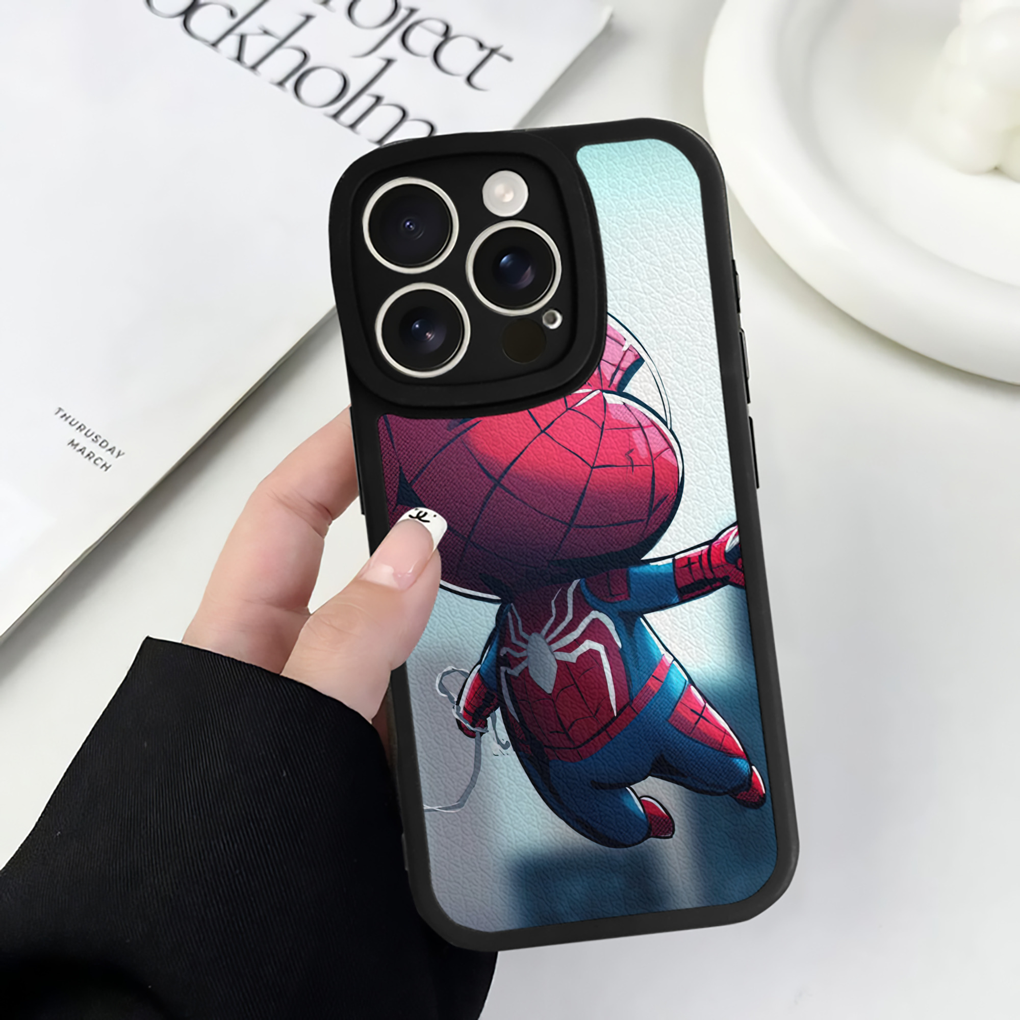 Spider Man スパイダーマン 【iPhone 16シリーズ対応】シリコンスマホケース（レザー調） 材質：シリコン